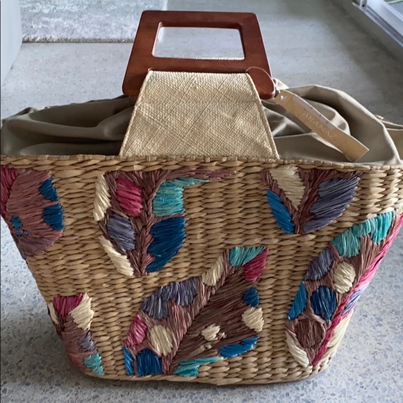 Beautiful straw tote - Picture 1 of 9
